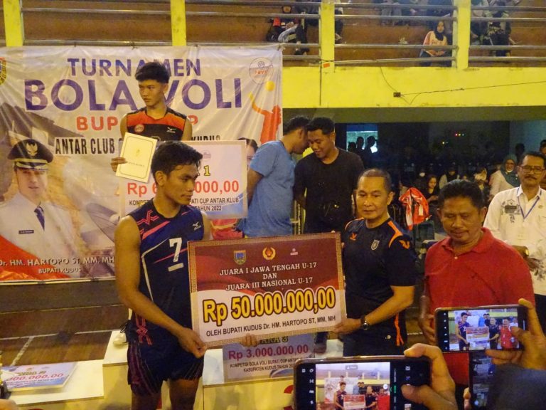 Bupati Kudus Cup, Tim Porvit Tanjung Karang Raih Juara Bola Voli