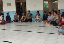 Sholat Jum'at Curhat oleh Polsek Sukolilo di Masjid Jami Baitun Nurriddin Gadudero, Jumat (30/12/2022)