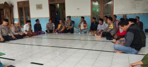 Sholat Jum'at Curhat oleh Polsek Sukolilo di Masjid Jami Baitun Nurriddin Gadudero, Jumat (30/12/2022)