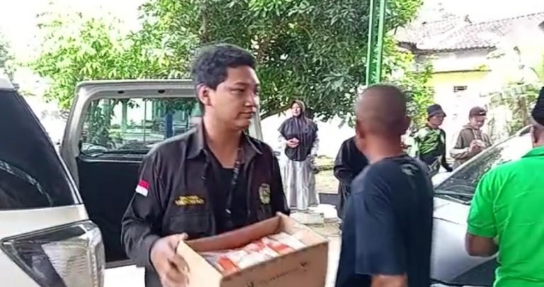 PPP Pati Salurkan Bantuan bagi Korban Banjir Bandang