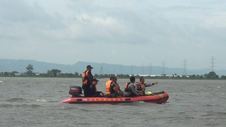 Dalam Pencarian Korban Tenggelam di Kudus, Aparat Setempat Kerahkan Empat Perahu