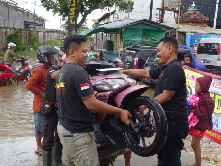 Linduaji Kolocokro Kudus Buka Posko Peduli Bencana Banjir