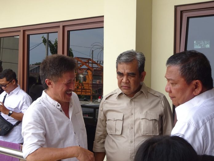 Foto : Pengurus GKMI Tanjung Karang bersama Ahmad Muzani saat sedang berdiskusi