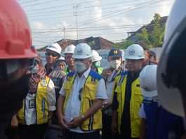 Menteri Pekerjaan Umum dan Perumahan Rakyat (PUPR) Basuki Hadimuljono saat di Juwana, Kabupaten Pati.