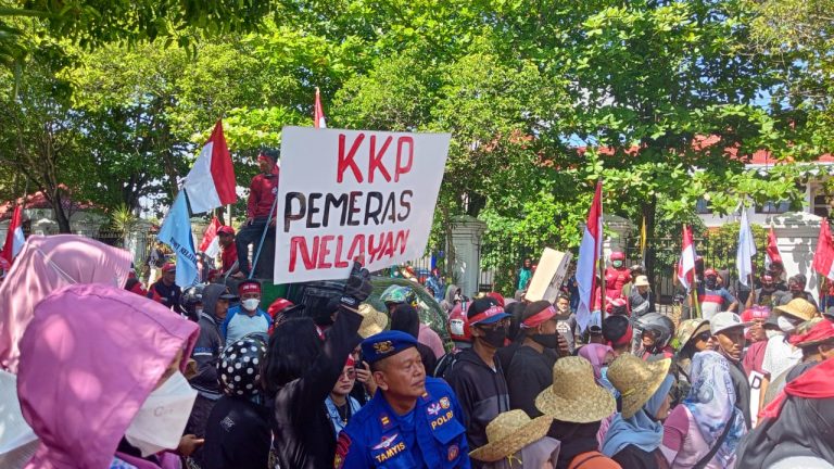 Nelayan di Pati Demo Tuntut PNBP 10 Persen Diturunkan