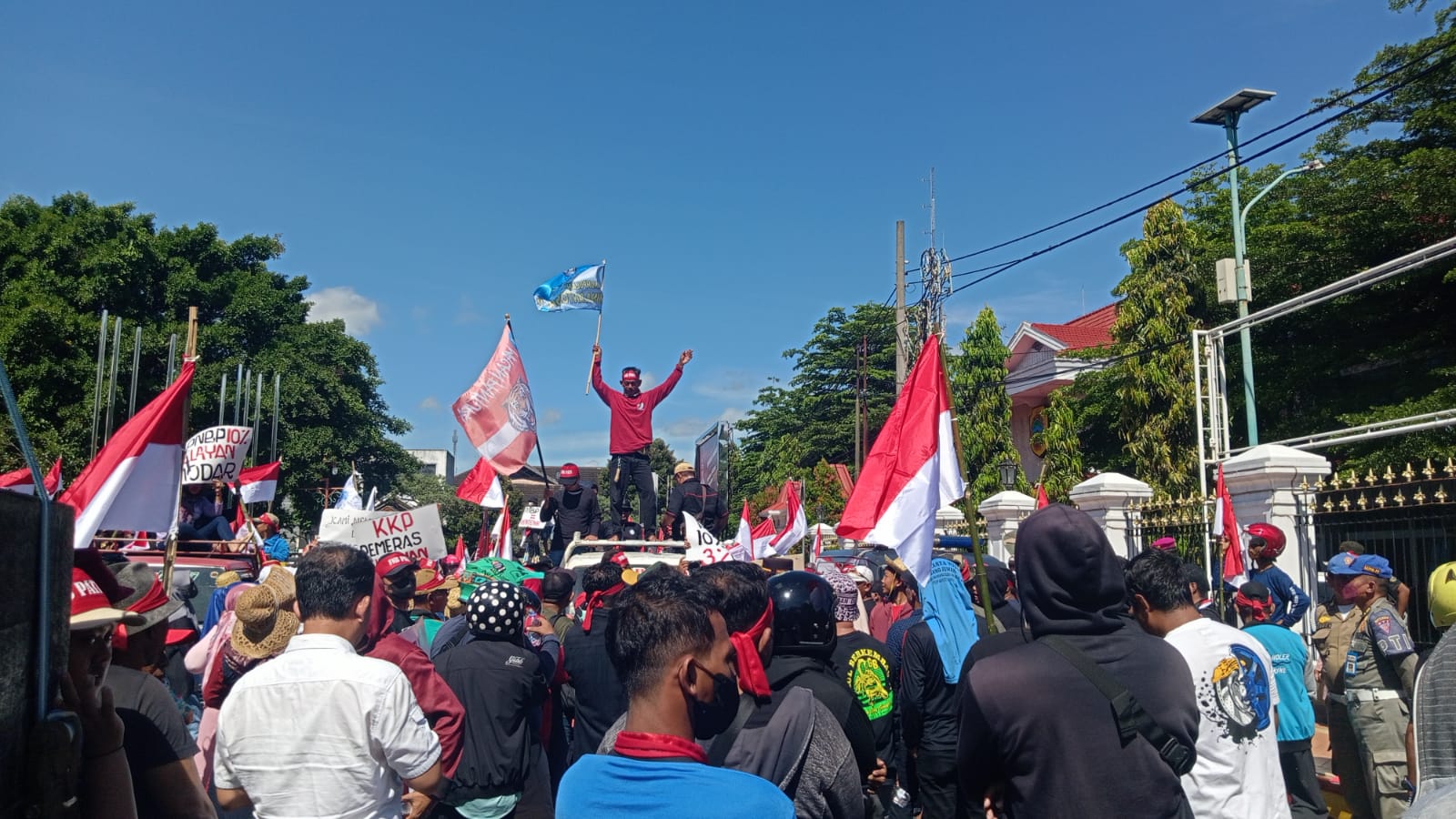 Nelayan di Pati menggelar aksi di sekitar Alun-alun Pati