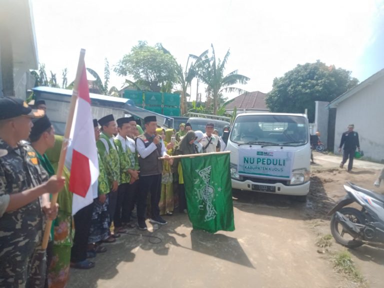 MWCNU Jati Kudus Bagikan 5000 Paket Sembako di Lima Desa Terdampak Banjir