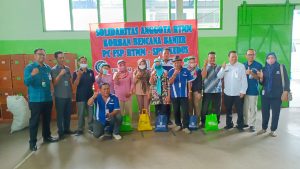 RTMM Kudus menyerahkan bantuan sembako bagi pekerja PT Nikorama Citra Tobacco