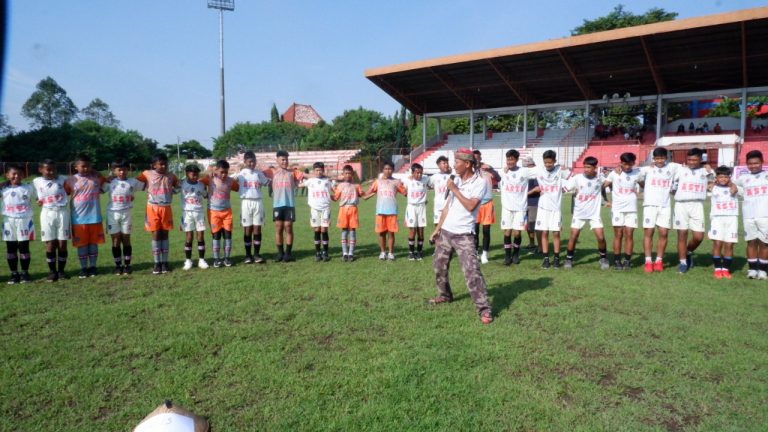 Dongkrak Semangat Pemain, Manajemen ASTI Kudus Datangkan Motivator Handal