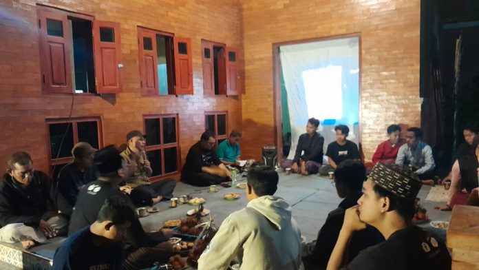Foto : Diskusi di Kampung Budaya Piji Wetan bersama generasi muda