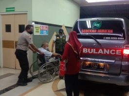 Ambulance milik Yayasan Sedekah Jama’ah (Sejam) saat mengantar warga kurang mampu pergi berobat secara gratis