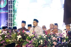 Foto: Wakil Gubernur Jawa Tengah Taj Yasin Maimoen bersama Bupati Kudus Hartopo saat mengikuti Harlah ke-97 Madrasah TBS