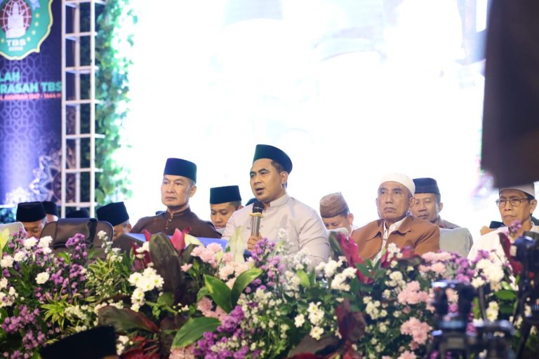 Taj Yasin Hadiri Harlah ke-97 Madrasah TBS Kudus