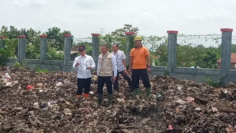 Masyarakat Keluhkan Bau Limbah, Bupati Kudus dan Dinas PKPLH Tinjau TPA Tanjungrejo