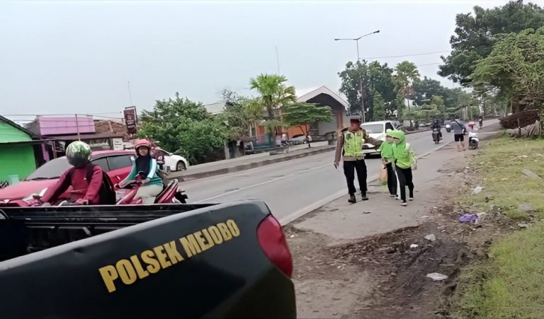 Polsek Mejobo Laksanakan Patroli, Cegah Terjadinya Gangguan Kamtibmas