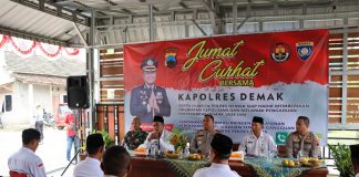 Foto: Polres Demak bersama dengan Warga Desa Kedungwaru Kidul, Kecamatan Karanganyar Demak saat mengadakan kegiatan Jumat Curhat