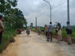 Foto: Akses jalan Karangbener-Pacikaran yang akan diperbaiki oleh Pemerintah Desa Karangbener bersama dengan Anggota DPRD Kudus Sandung Hidayat