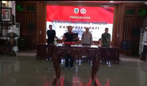 Pengukuhan pengurus karang taruna Kabupaten Pati masa bhakti 2022 - 2027 di pendopo, Jumat (3/2/2023)