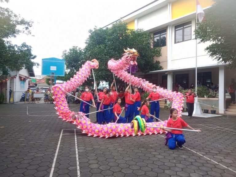 Pagelaran Imlek di SD Kanisius Kudus Ajarkan Toleransi dan Berbagi