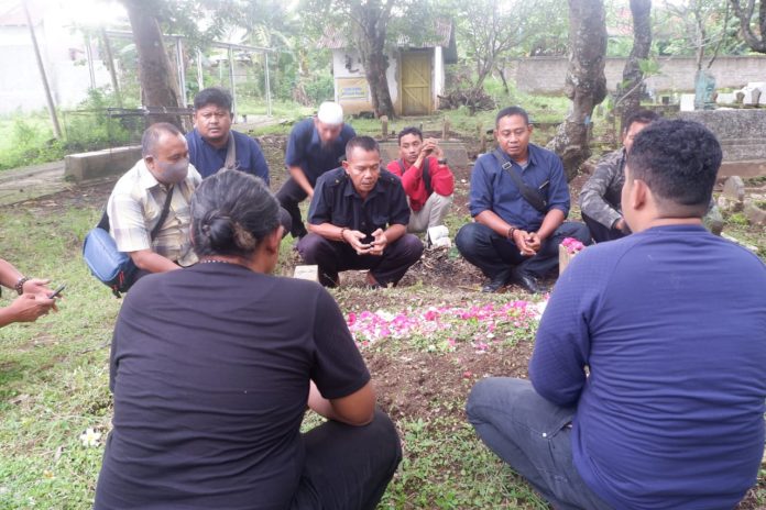 Sejumlah wartawan Pati ziarah ke makam para senior jurnalis yang telah meninggal dunia