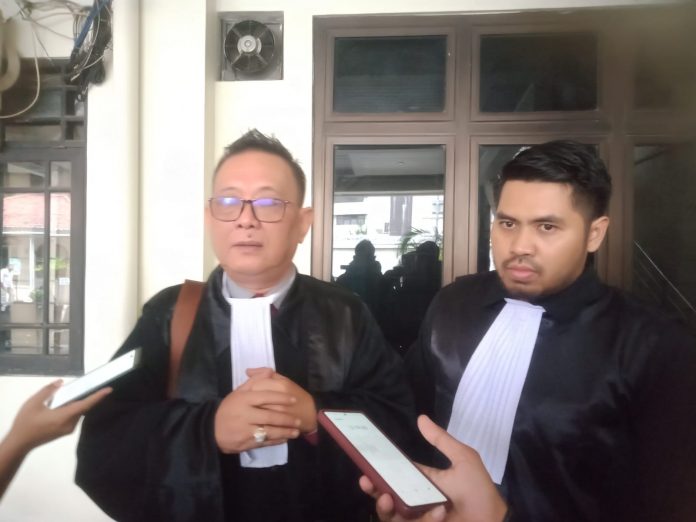 Foto: Kuasa hukum Herry Darman saat ditemui di Pengadilan Negri Kudus
