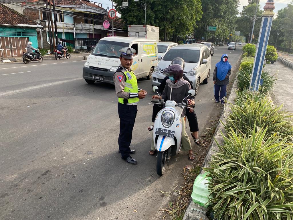 Personel Polresta Pati saat melakukan Operasi Keselamatan Candi (Samin News/Polresta Pati)