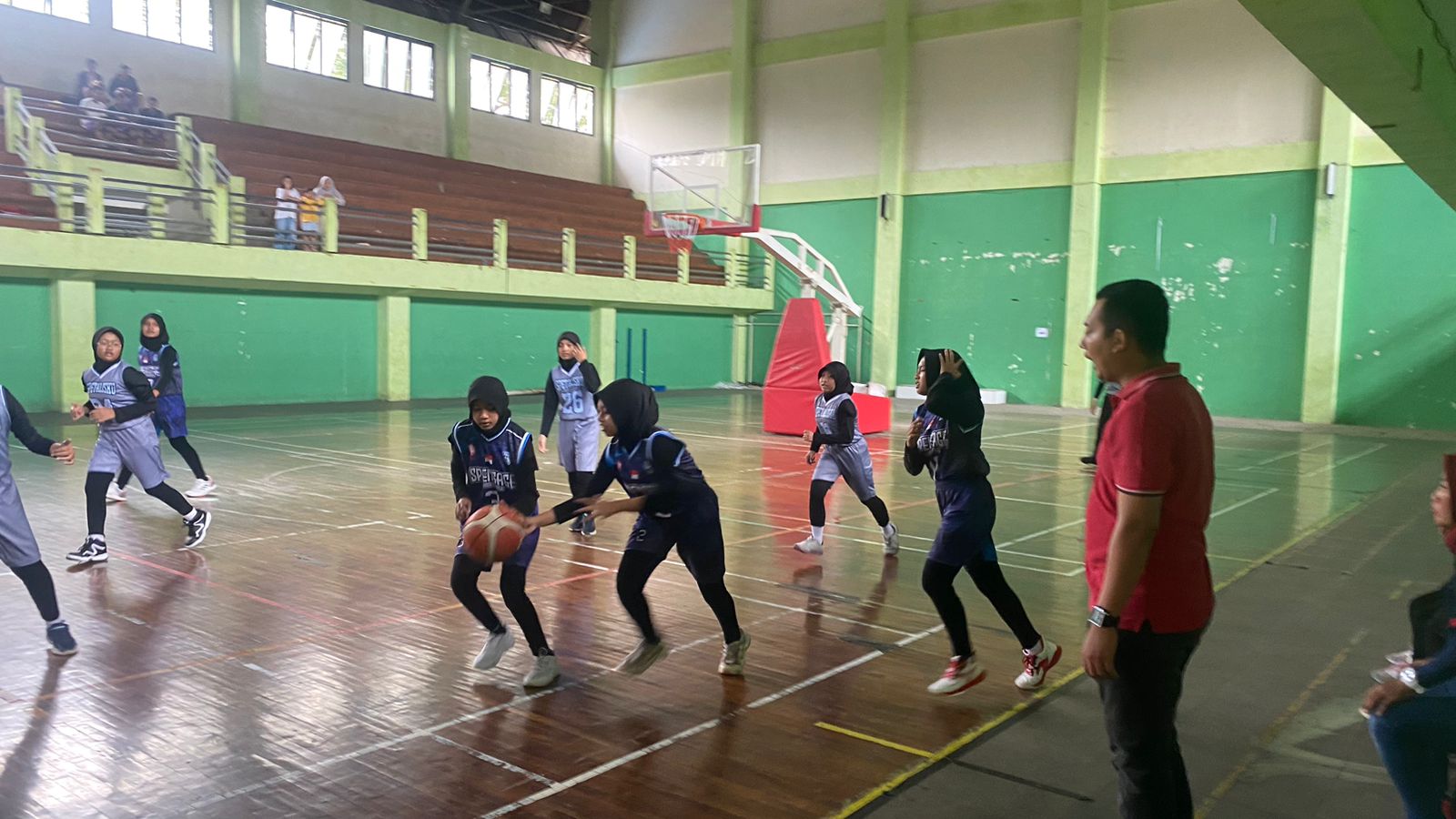 Foto: tampak pemain sedang bertanding di GOR Bung Karno Wergu Wetan Kudus