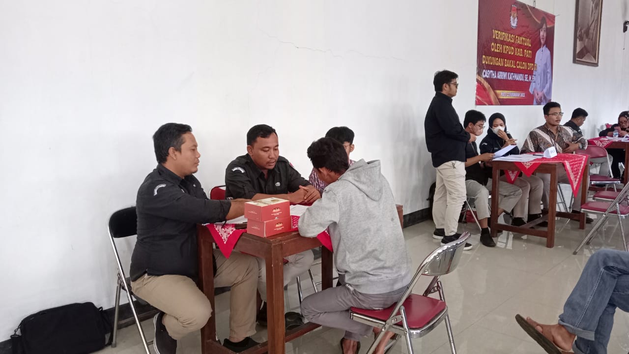 Proses verifikasi faktual (verfak) oleh KPU Kabupaten Pati terhadap pendukung balon DPD RI Casytha Arriwi Kathmandu