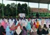 Tampak siswa SMP Negeri 1 Jaken tengah mendengarkan tausiyah dalam rangka peringatan Isra Miraj