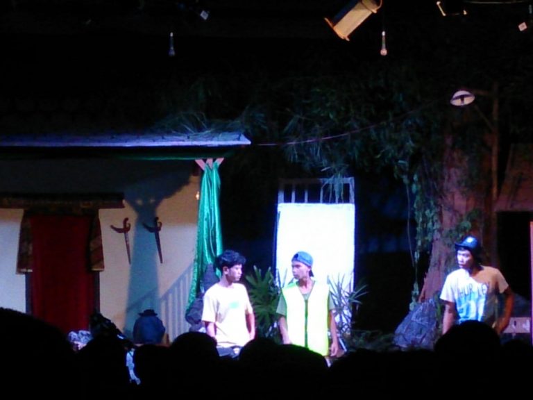 Tampil di Universitas Muria Kudus, Teater Akar Angkat Kisah Malam Satu Suro