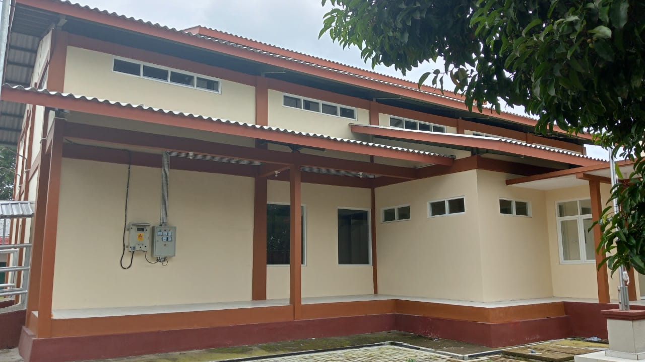 Tampak depan gedung utama Rumah Potong Hewan (RPH) di lingkungan Pasar Hewan Margorejo Pati