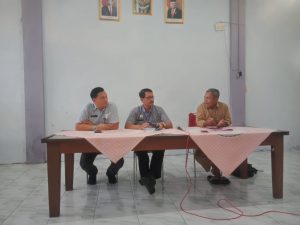 Foto: Kepala Bidang Olahraga Dinas Pendidikan Pemuda dan Olahraga Kudus Kodhori saat ditemui di Aula Disdikpora bersama dengan Ketua Panpel Popda Pencak Silat Kudus Nur Hasyim