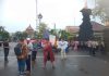 Foto: Tampak beberapa sepanduk terpampang di Kantor Bupati Kudus terkait keluhan perangkat desa