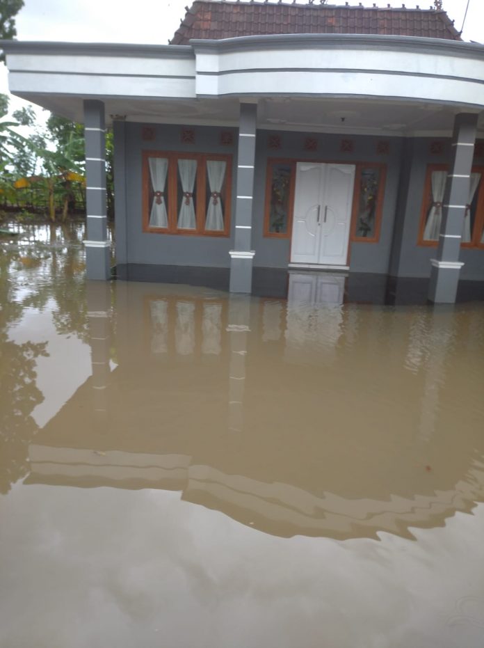 Tampak rumah warga di Kabupaten Pati terendam banjir