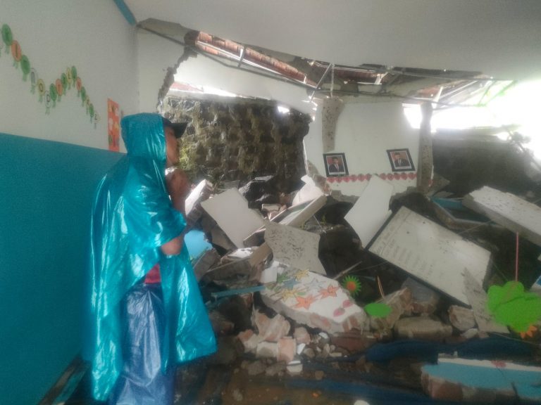 Tanah Longsor di Gunungsari Bangunan 3 Kelas TK Bhakti Putra Ambrol