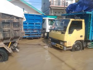 Foto: Truk mogok di Jalan Tanjung Karang Kudus