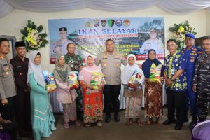 Foto: Pembagian Sembako kepada warga sekitar Desa Bedono Kecamatan Sayung Demak