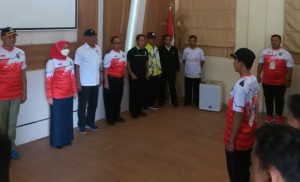 Foto: Tampak Bupati Demak Eisti'anah bersama jajarannya sedang melepas kontingen atlet POPDA (Istimewa)