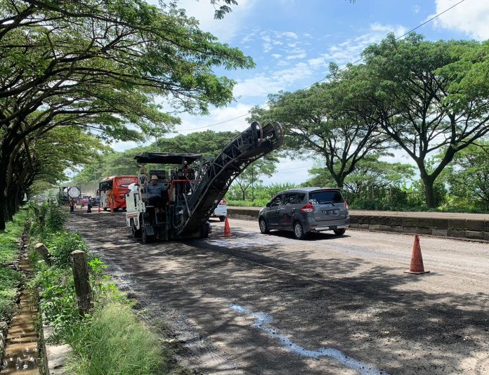 Foto: Tampak Jalan Wilayah Gajah-Karanganyar Kabupaten Demak sedang dalam perbaikan beberapa waktu yang lalu (Istimewa) Foto: Tampak Jalan Wilayah Gajah-Karanganyar Kabupaten Demak sedang dalam perbaikan beberapa waktu yang lalu (Istimewa)