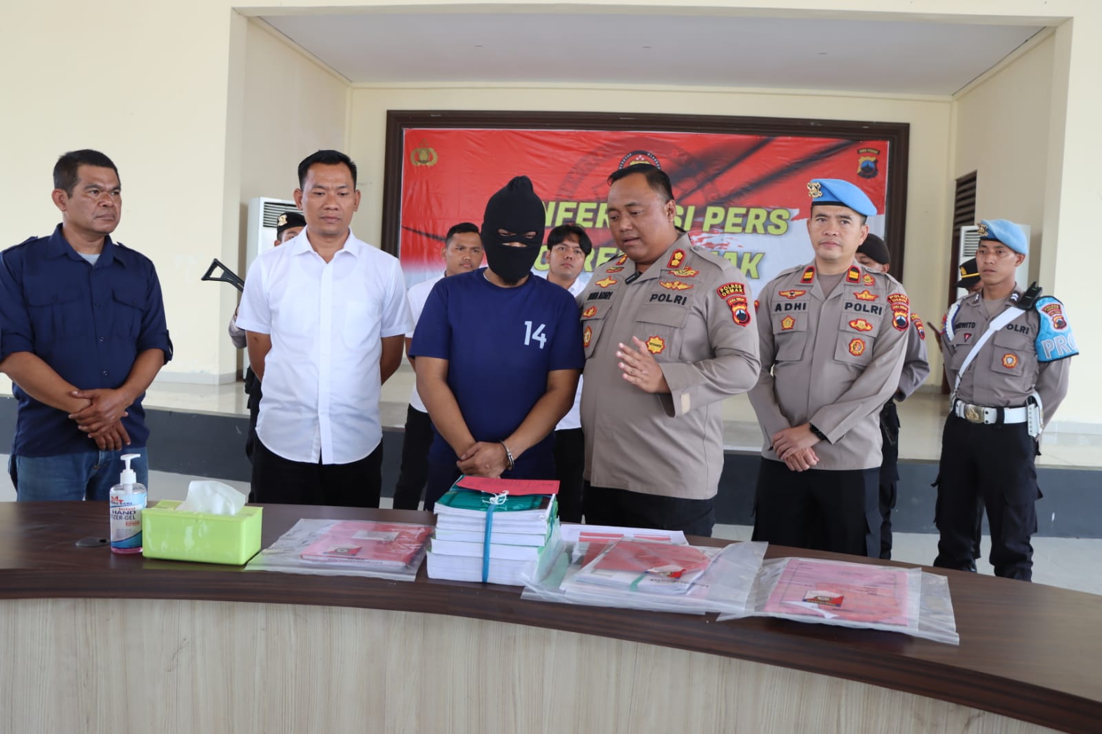 Foto: Konferensi pers Polres Demak terkait Eks Kades Surodadi yang diduga korupsi (istimewa)