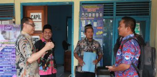 Foto: Ketua Bawaslu Demak Khoirul Sholeh bersama jajaran lainnya
