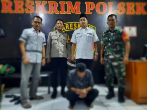 Foto: Kapolsek Kota Kudus yang berhasil mengamankan seorang pencopet di Even Dandangan
