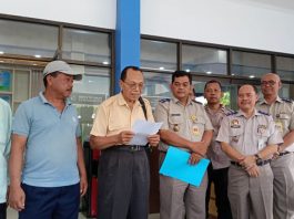 Tokoh Masyarakat Desa Pundenrejo Kecamatan Tayu Supriyadi saat membacakan hasil audiensi di BPN Pati
