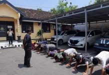 Belasan pemuda diamankan Polsek Sukolilo terkait kegiatan tongtek