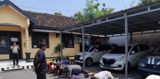 Belasan pemuda diamankan Polsek Sukolilo terkait kegiatan tongtek