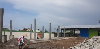 Foto: Kepala Desa Jepang Pakis Kecamatan Jati Sakroni saat ditemui di kantornya