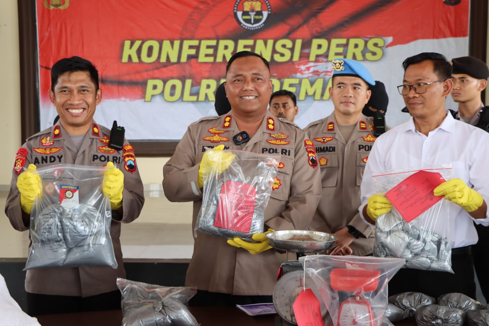 Foto: Polres Demak melakukan konferensi pers terkait pengamanan obat petasan (istimewa)