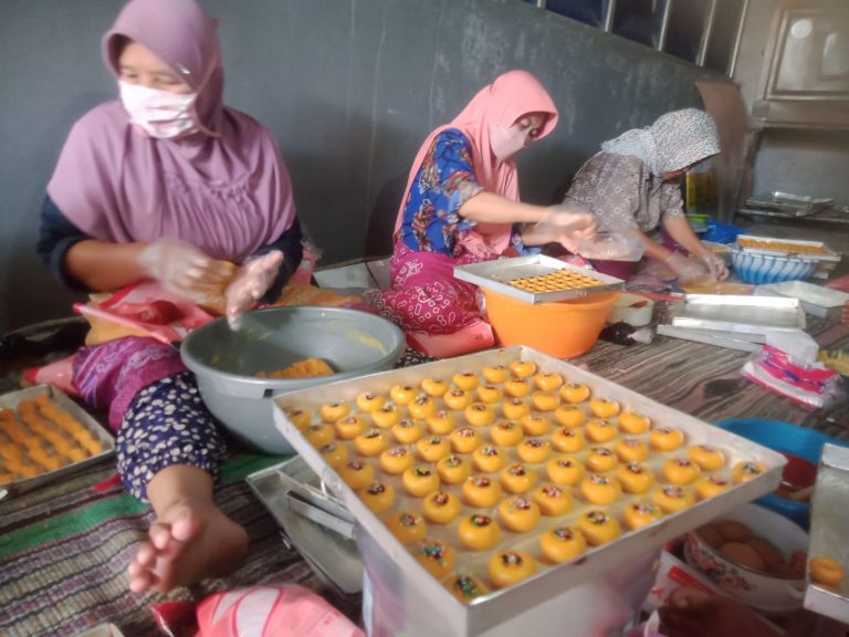 Penjual Kue Lebaran di Kudus Dihantam Rezeki Besar