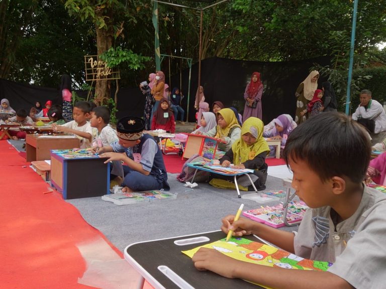 60 Peserta Lomba Kaligrafi Meriahkan Festival Takjil di Kampung Budaya Piji Wetan