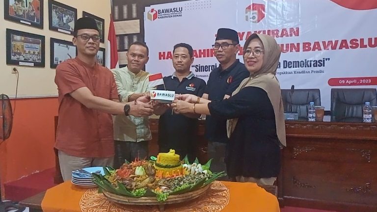 Bawaslu Demak Gelar Tasyakuran HUT Bawaslu RI Ke-15, Sinergitas Jaga Demokrasi jadi Ikon